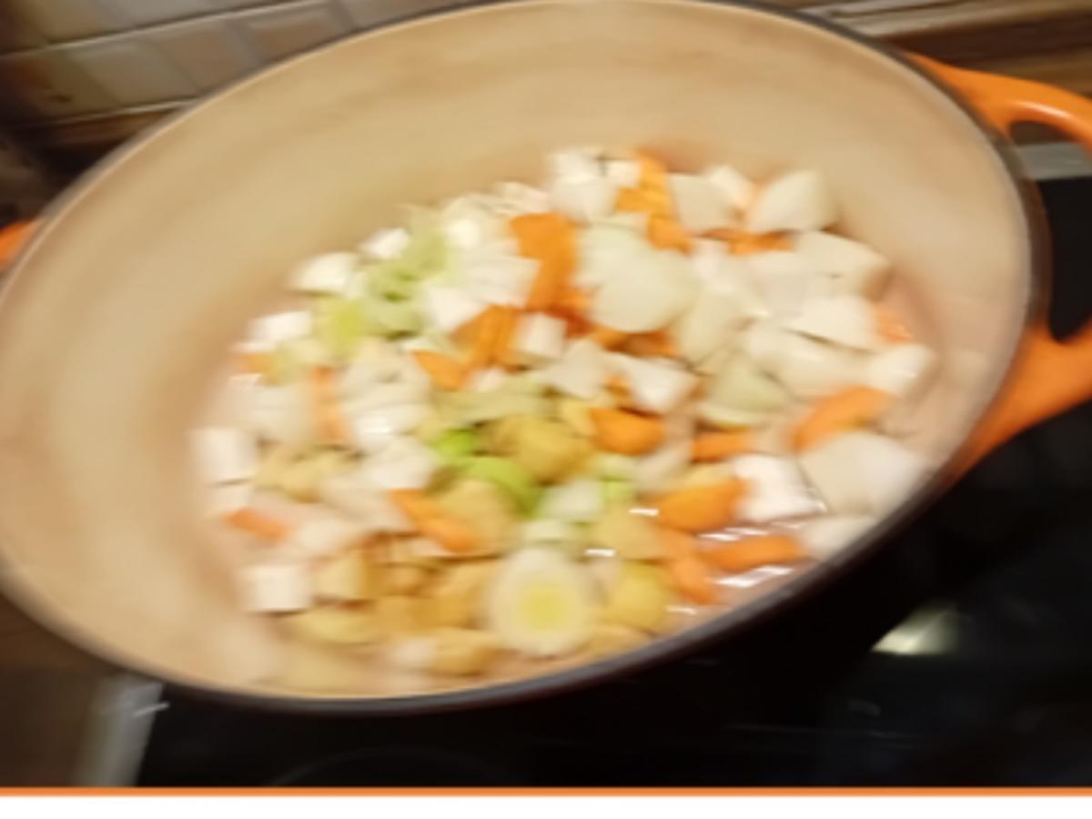 Rezept: Gänsekeule mit Orangensauce, Apfelrotkohl und böhmischen Knödeln Bild Nr. 6 Gänsekeule mit Orangensauce, Apfelrotkohl und böhmischen Knödeln - Rezept - Bild Nr. 6