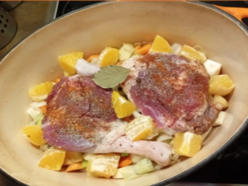 Rezept: Gänsekeule mit Orangensauce, Apfelrotkohl und böhmischen Knödeln Bild Nr. 7 Gänsekeule mit Orangensauce, Apfelrotkohl und böhmischen Knödeln - Rezept - Bild Nr. 7