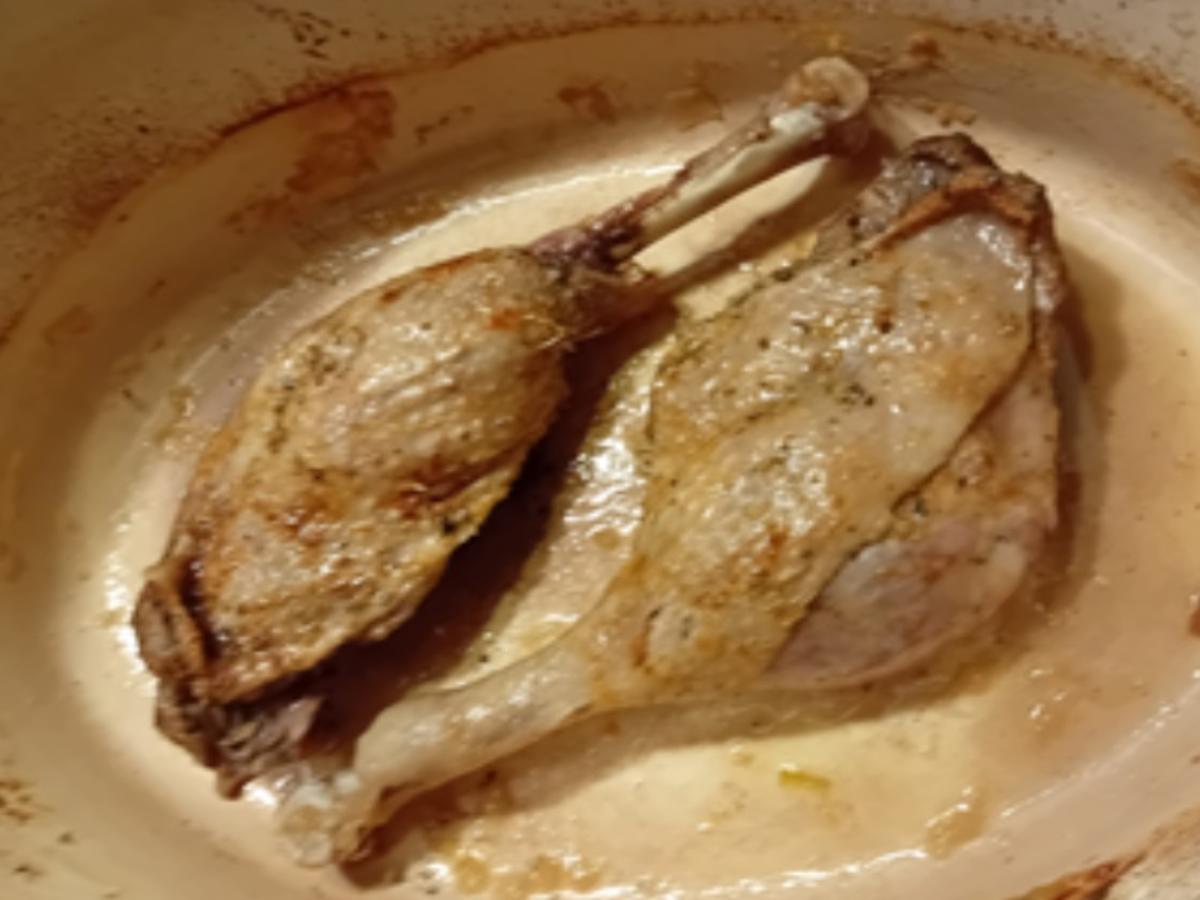 Rezept: Gänsekeule mit Orangensauce, Apfelrotkohl und böhmischen Knödeln Bild Nr. 9 Gänsekeule mit Orangensauce, Apfelrotkohl und böhmischen Knödeln - Rezept - Bild Nr. 9