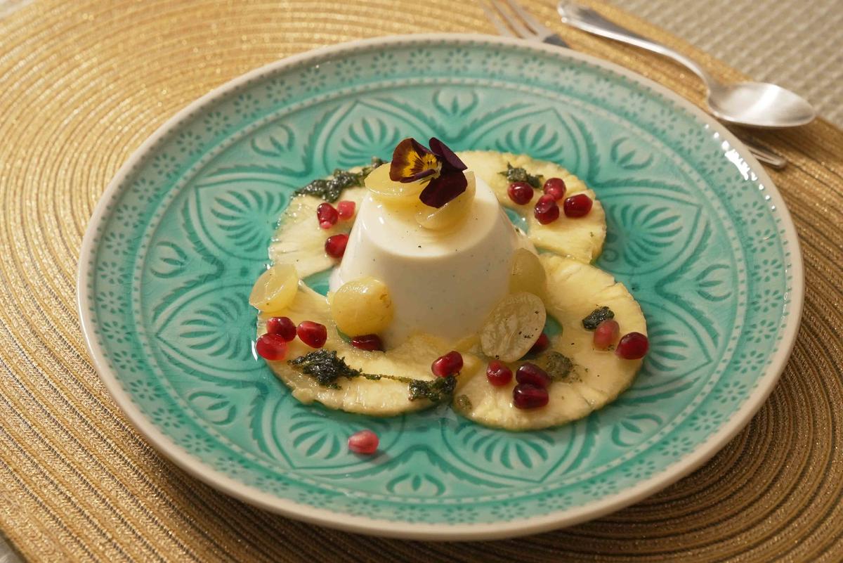 Zitronen-Panna-Cotta mit Traubensalat und Ananas-Carpaccio - Rezept - Bild Nr. 17607