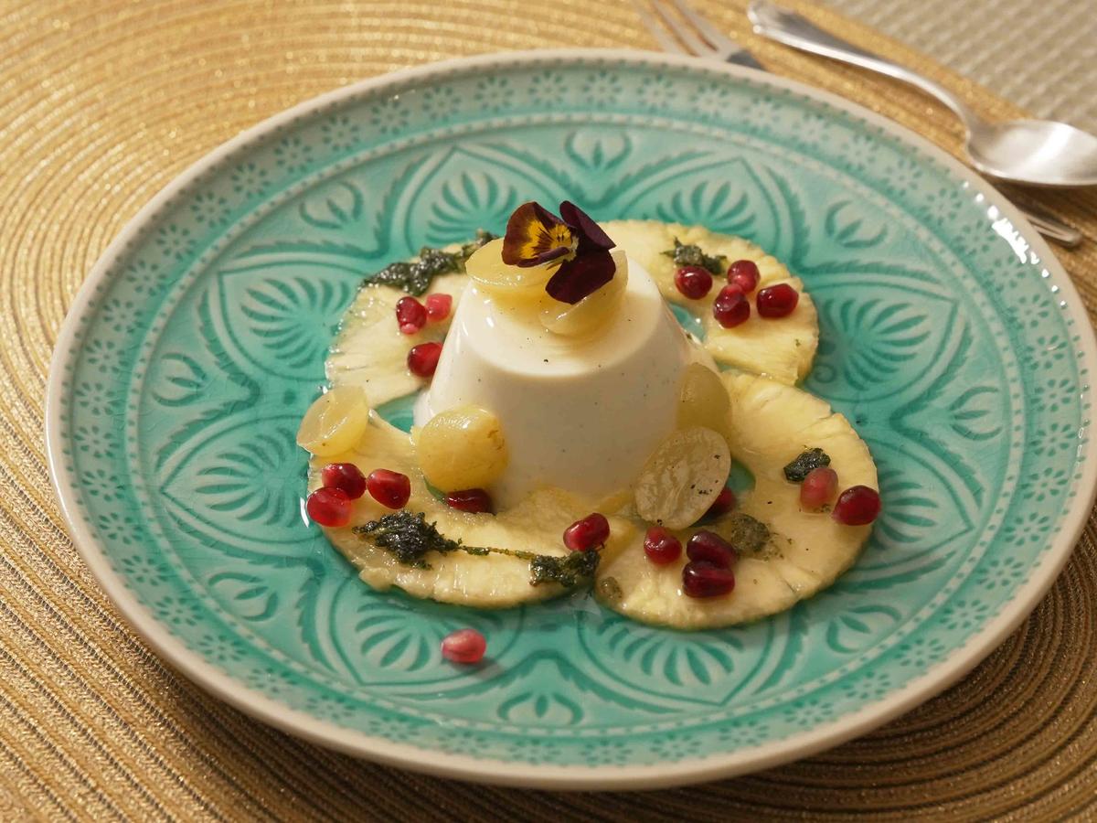 Zitronen Panna Cotta mit Traubensalat und Ananas Carpaccio - von Das ... Zitronen Panna Cotta mit Traubensalat und Ananas Carpaccio - von Das ...