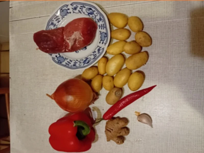 Schweinefilet-Paprika-Gemüsezwiebel-Geschnetzeltes mit Mini-Pellkartoffeln - Rezept - Bild Nr. 17610