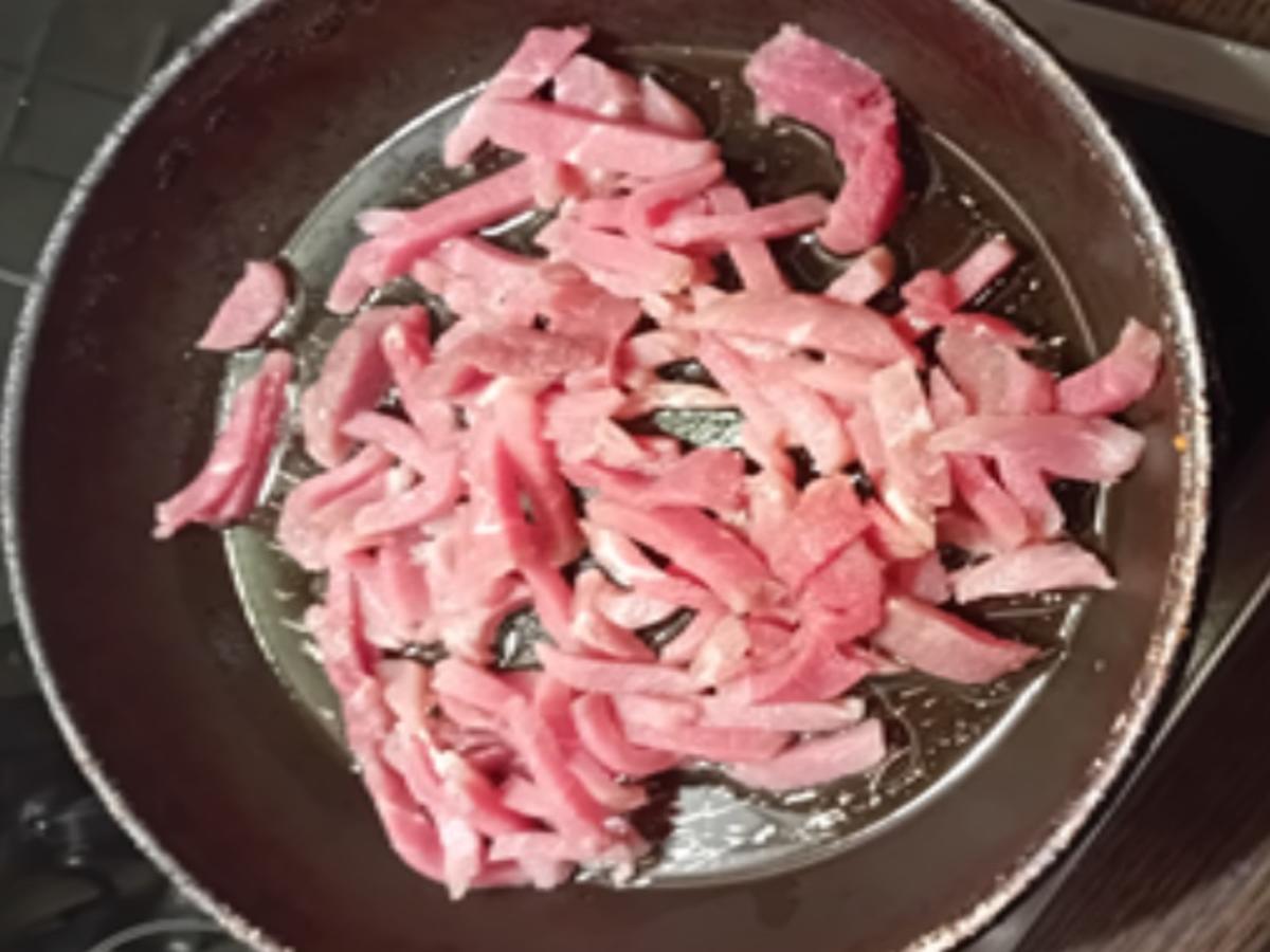 Rezept: Schweinefilet-Paprika-Gemüsezwiebel-Geschnetzeltes mit Mini-Pellkartoffeln Bild Nr. 17614 Schweinefilet-Paprika-Gemüsezwiebel-Geschnetzeltes mit Mini-Pellkartoffeln - Rezept - Bild Nr. 17614