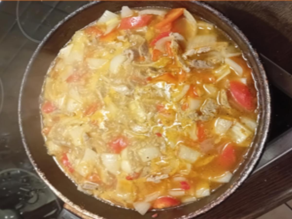 Rezept: Schweinefilet-Paprika-Gemüsezwiebel-Geschnetzeltes mit Mini-Pellkartoffeln Bild Nr. 17615 Schweinefilet-Paprika-Gemüsezwiebel-Geschnetzeltes mit Mini-Pellkartoffeln - Rezept - Bild Nr. 17615