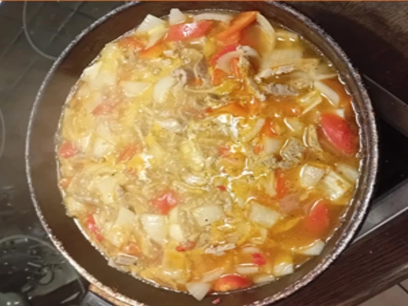 Schweinefilet-Paprika-Gemüsezwiebel-Geschnetzeltes mit Mini-Pellkartoffeln - Rezept - Bild Nr. 17615