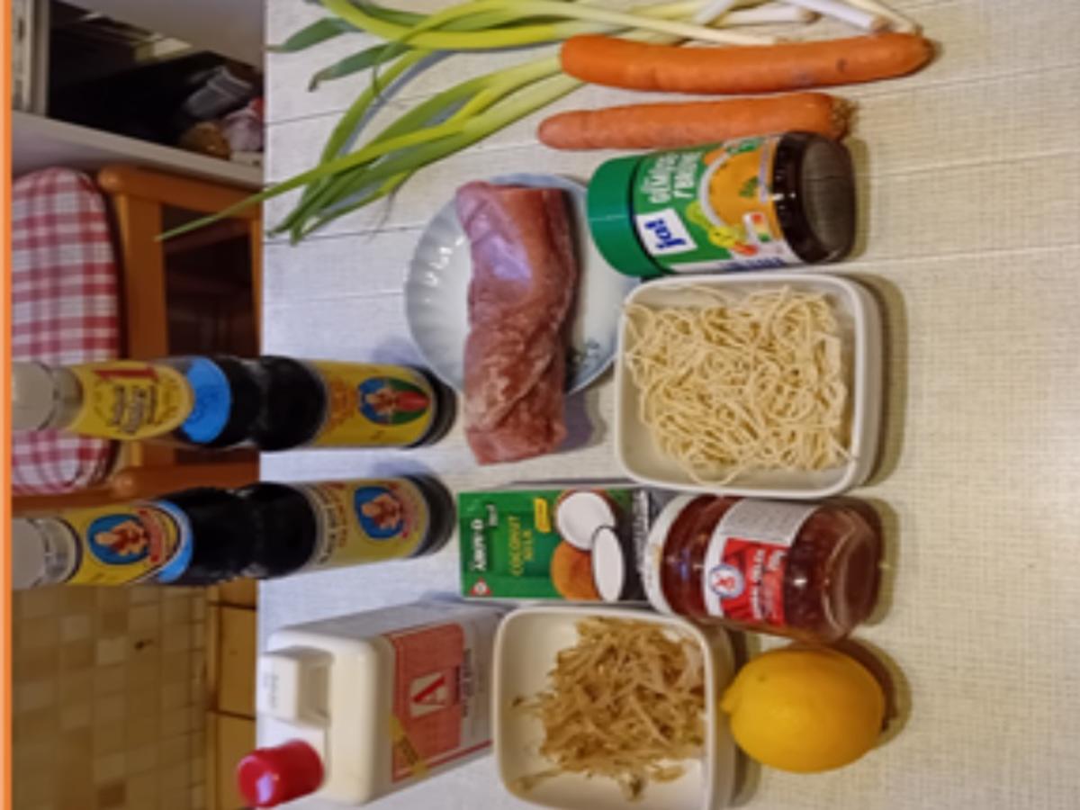 Rezept: Asiatische Suppe mit Kokosmilch, Gemüse, Schweinefilet und Mie-Nudeln Bild Nr. 3 Asiatische Suppe mit Kokosmilch, Gemüse, Schweinefilet und Mie-Nudeln - Rezept - Bild Nr. 3