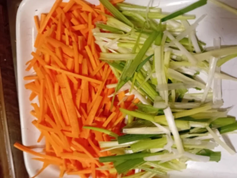 Rezept: Asiatische Suppe mit Kokosmilch, Gemüse, Schweinefilet und Mie-Nudeln Bild Nr. 6 Asiatische Suppe mit Kokosmilch, Gemüse, Schweinefilet und Mie-Nudeln - Rezept - Bild Nr. 6