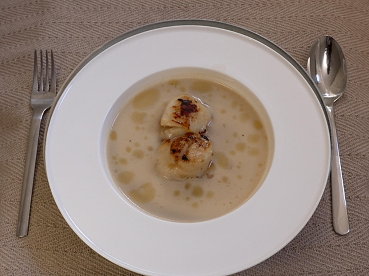 Rezept: Silvanersuppe mit Jakobsmuscheln Bild Nr. 17609 Silvanersuppe mit Jakobsmuscheln - Rezept - Bild Nr. 17609