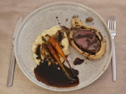 Beef Wellington mit Kartoffelpüree, karamellisierten Möhrchen und Balsamico-Jus - Rezept - Bild Nr. 17609