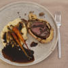 Beef Wellington mit Kartoffelpüree, karamellisierten Möhrchen und Balsamico-Jus - Rezept - Bild Nr. 17609