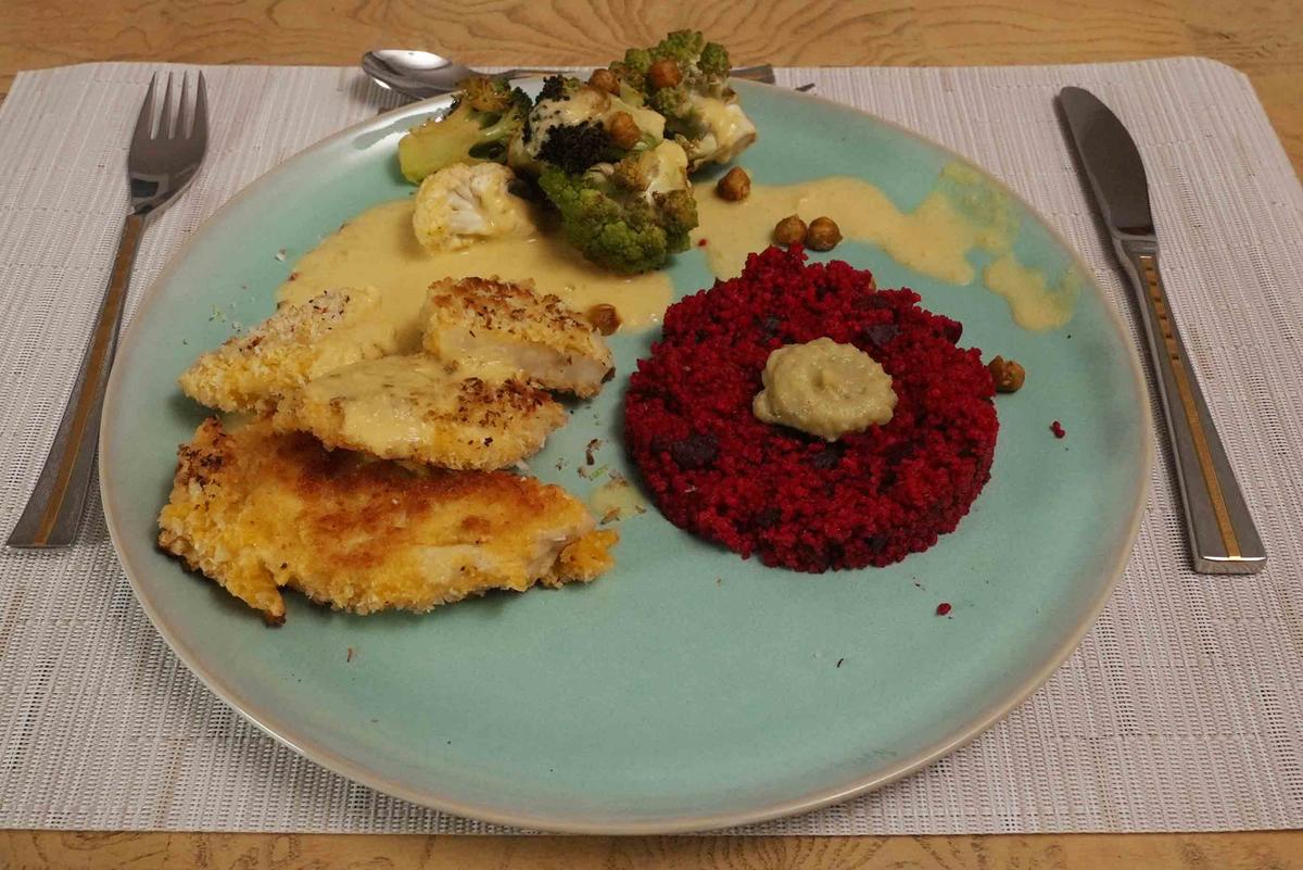 Rote-Bete-Couscous mit Ofengemüse, Zweierlei Schnitzel und Mango-Kokos-Sauce - Rezept - Bild Nr. 2