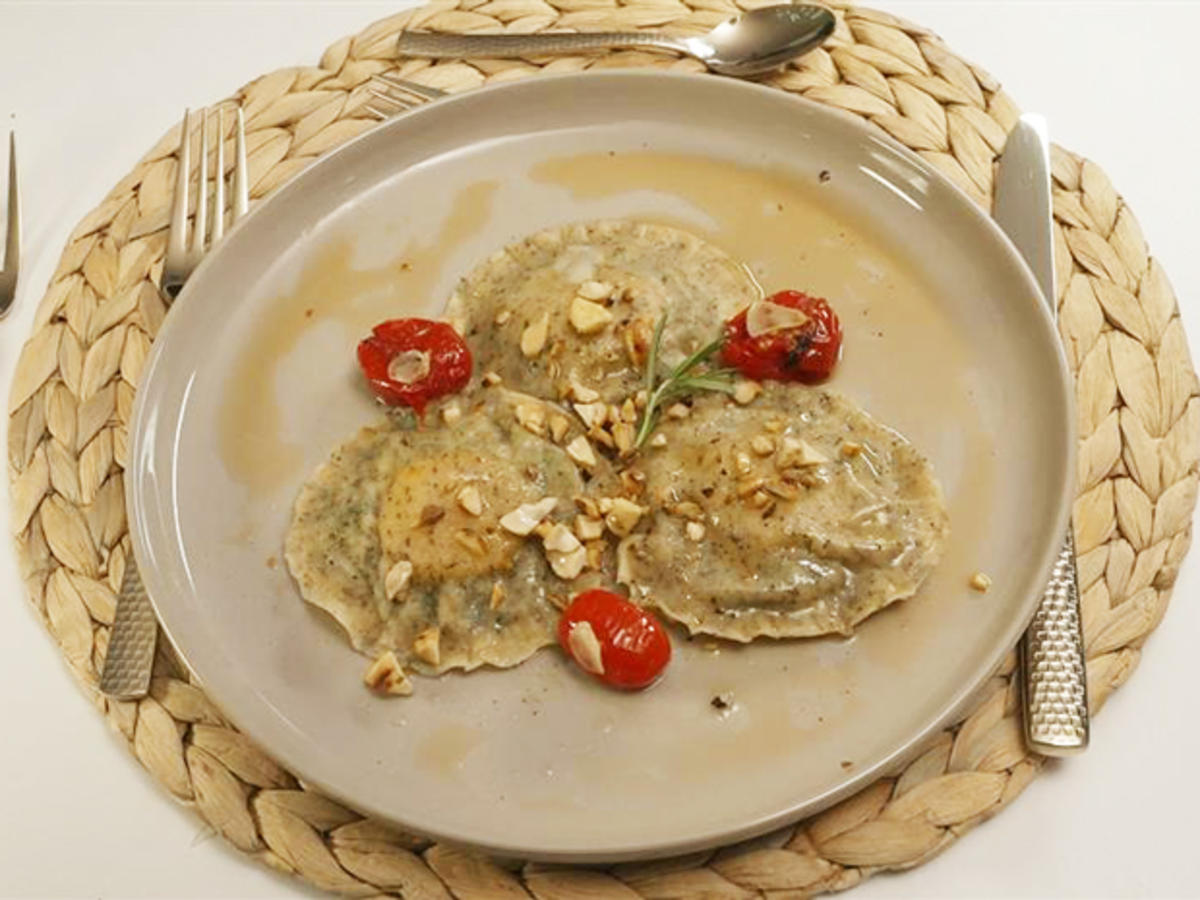 Rezept: Teig trifft aus Spinat, Ricotta und Eigelb Bild Nr. 2 Teig trifft aus Spinat, Ricotta und Eigelb - Rezept - Bild Nr. 2