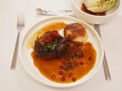 Ossobuco vom Moggala, Gratin von der Grumbiere und Coeur de salade mit Vinaigrette - Rezept - Bild Nr. 2