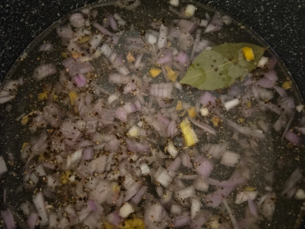 Steierischer Barramundi finkenweder Art mit Ingwer-Mango Beurre Blanc und Petersilienwurze - Rezept - Bild Nr. 17612