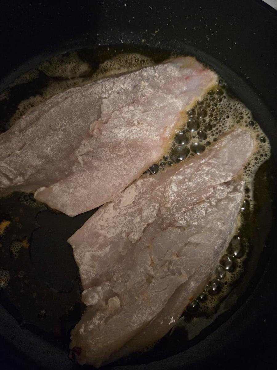 Steierischer Barramundi finkenweder Art mit Ingwer-Mango Beurre Blanc und Petersilienwurze - Rezept - Bild Nr. 17618