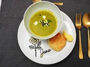 Erbsen-Minz-Suppe mit Backofen-Erbsen, Scones und Zitronenbutter - Rezept - Bild Nr. 17610