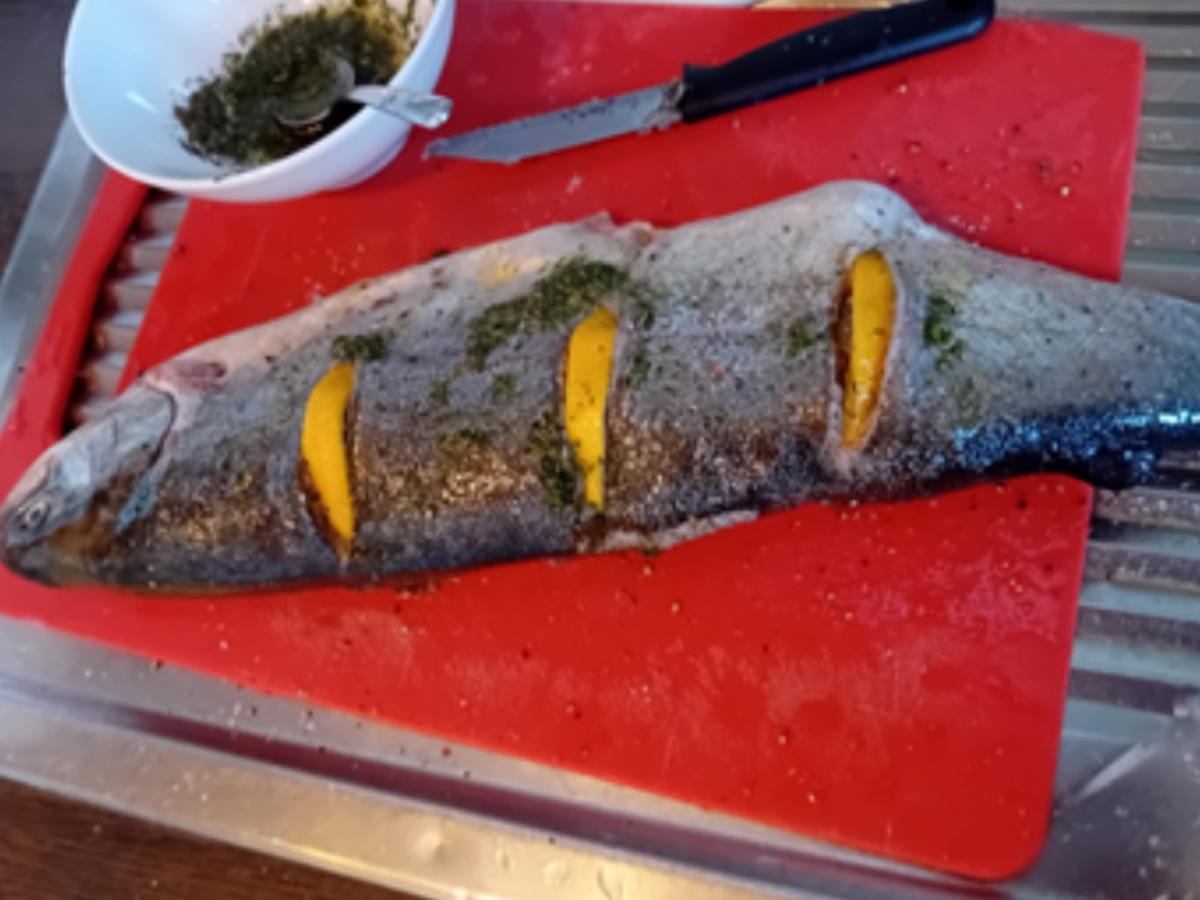 Lachsforelle mit herzhaften Kartoffelsalat - Rezept - Bild Nr. 3