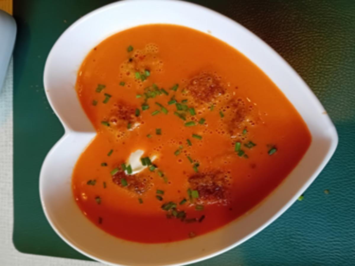 Tomaten-Paprika-Suppe mit Toastbrotcroutons - Rezept - Bild Nr. 17619