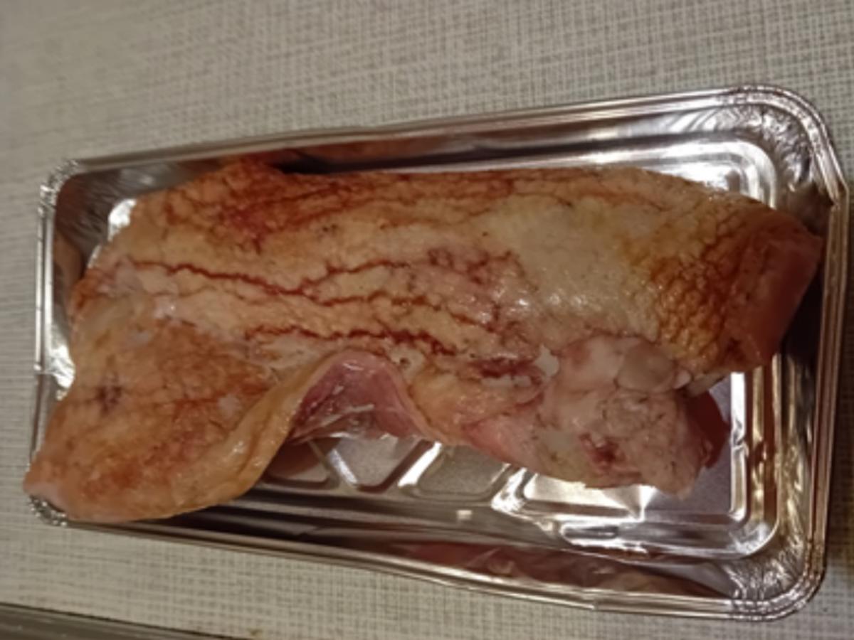 Knusperente mit Rahm-Zwiebelsauce, Rotkohl und Böhmischen Knödeln - Rezept - Bild Nr. 4