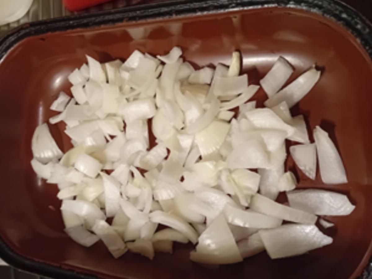 Knusperente mit Rahm-Zwiebelsauce, Rotkohl und Böhmischen Knödeln - Rezept - Bild Nr. 5