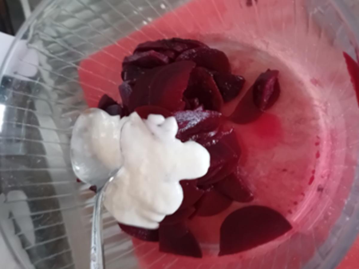 Kabeljaufilet im Bier-Teig mit Pommes-Frites und Rote-Bete-Salat - Rezept - Bild Nr. 7