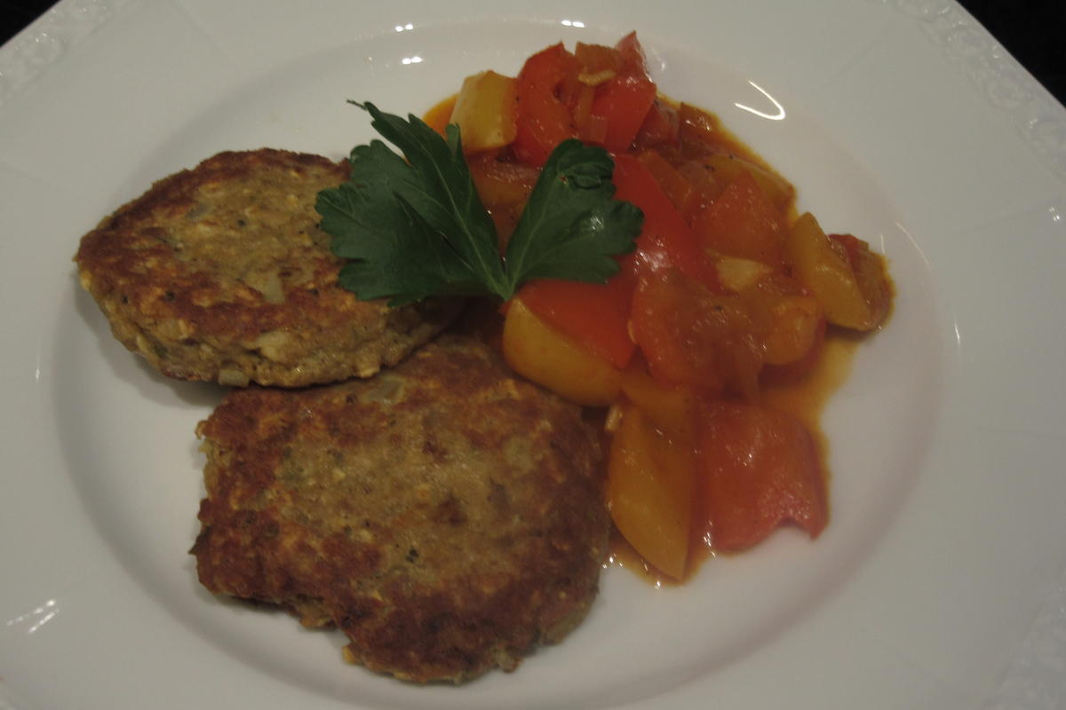 Rezept: Geflügel: Hühnerfleischküchle mit Paprikagemüse Bild Nr. 2 Geflügel: Hühnerfleischküchle mit Paprikagemüse - Rezept - Bild Nr. 2