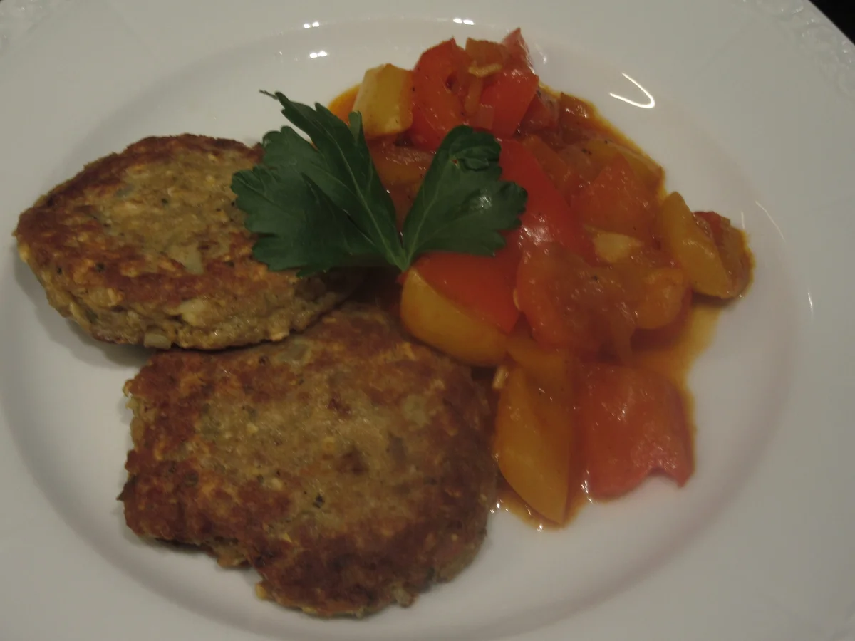 Geflügel: Hühnerfleischküchle mit Paprikagemüse - Rezept - Bild Nr. 2