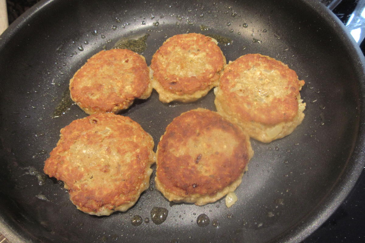 Rezept: Geflügel: Hühnerfleischküchle mit Paprikagemüse Bild Nr. 6 Geflügel: Hühnerfleischküchle mit Paprikagemüse - Rezept - Bild Nr. 6