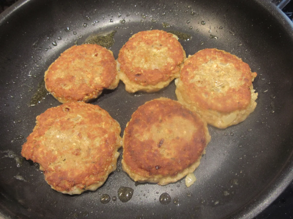 Geflügel: Hühnerfleischküchle mit Paprikagemüse - Rezept - Bild Nr. 6