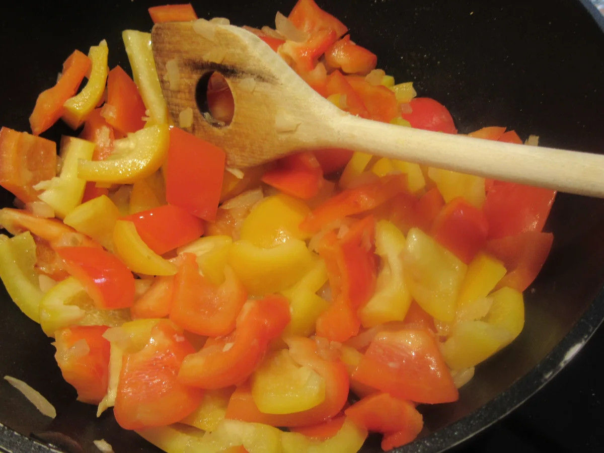 Geflügel: Hühnerfleischküchle mit Paprikagemüse - Rezept - Bild Nr. 7