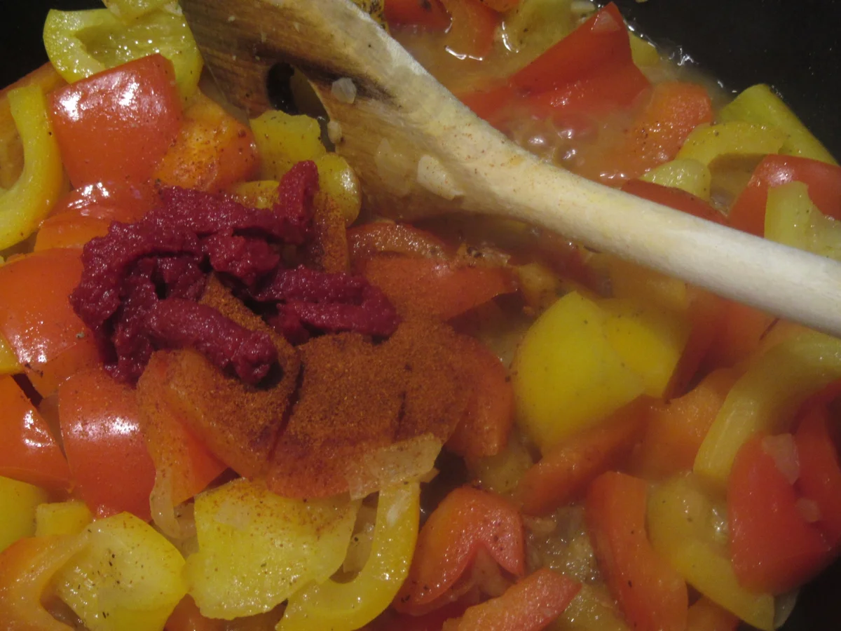 Geflügel: Hühnerfleischküchle mit Paprikagemüse - Rezept - Bild Nr. 8