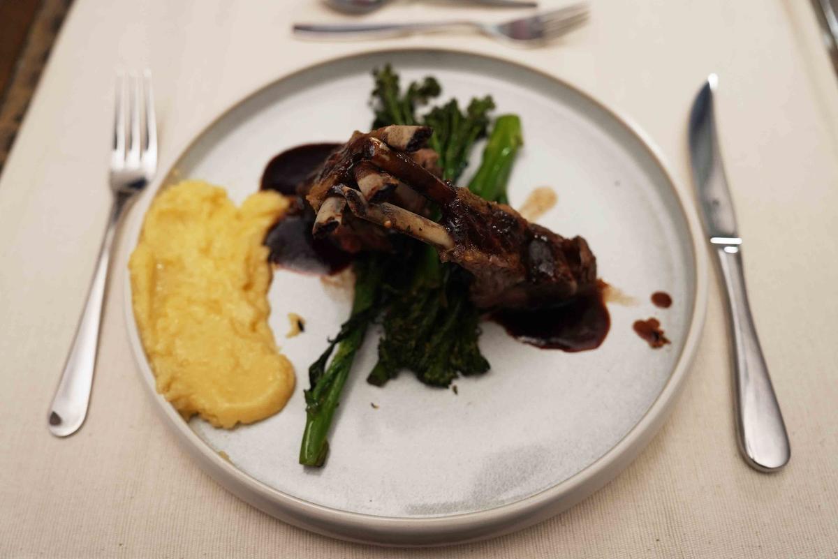 Lammkarree mit Kartoffelpüree, Brokkoli und Portweinjus - Rezept - Bild Nr. 2