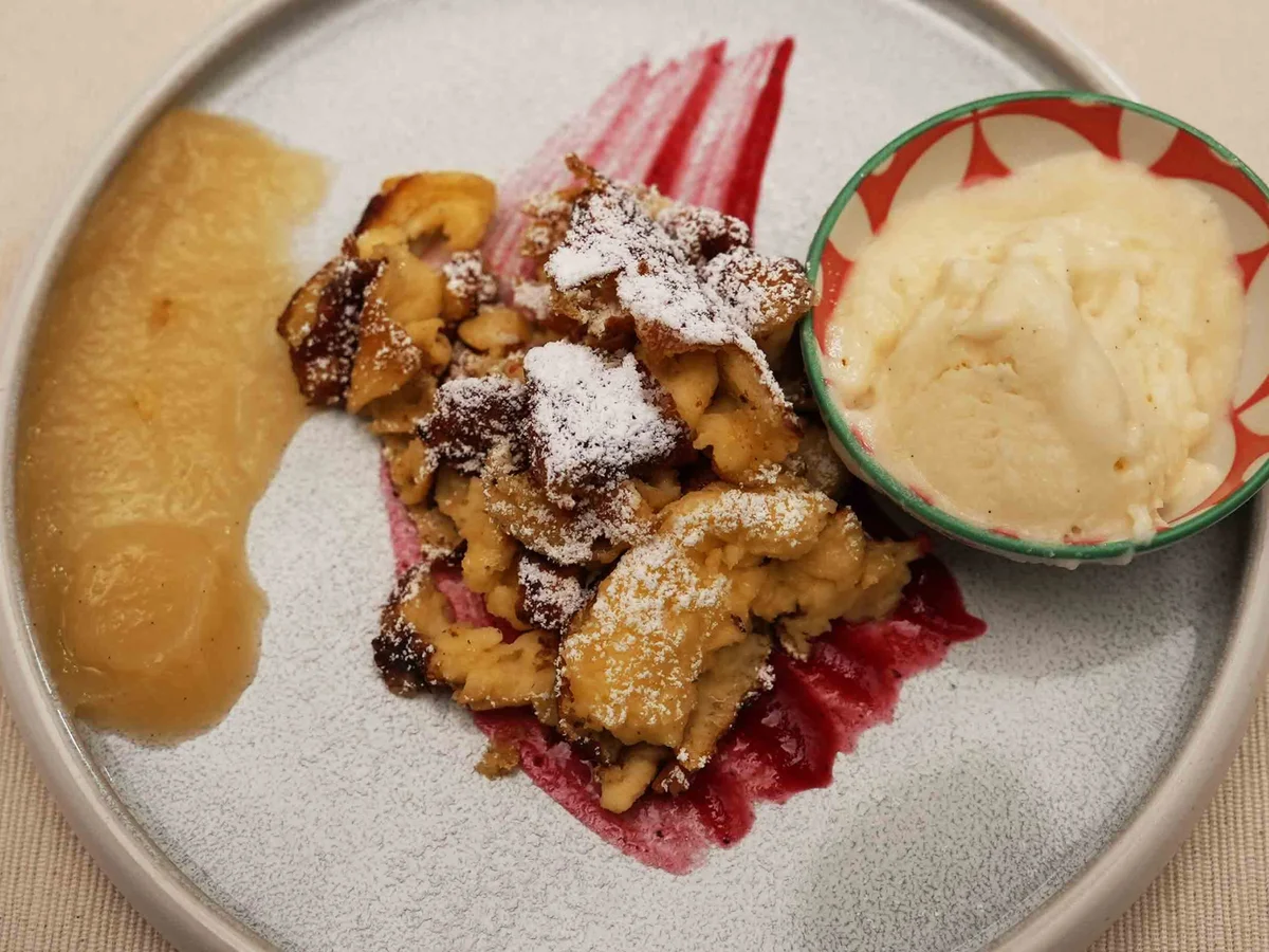 Rezept: Kaiserschmarrn mit Apfelmus und Apfel-Zimt-Eis Bild Nr. 17640 Kaiserschmarrn mit Apfelmus und Apfel-Zimt-Eis - Rezept - Bild Nr. 17640