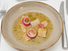 Saiblings-Ceviche mit Mango-Leche de Tigre, Korianderöl & eingelegten Zwiebeln - Rezept - Bild Nr. 2