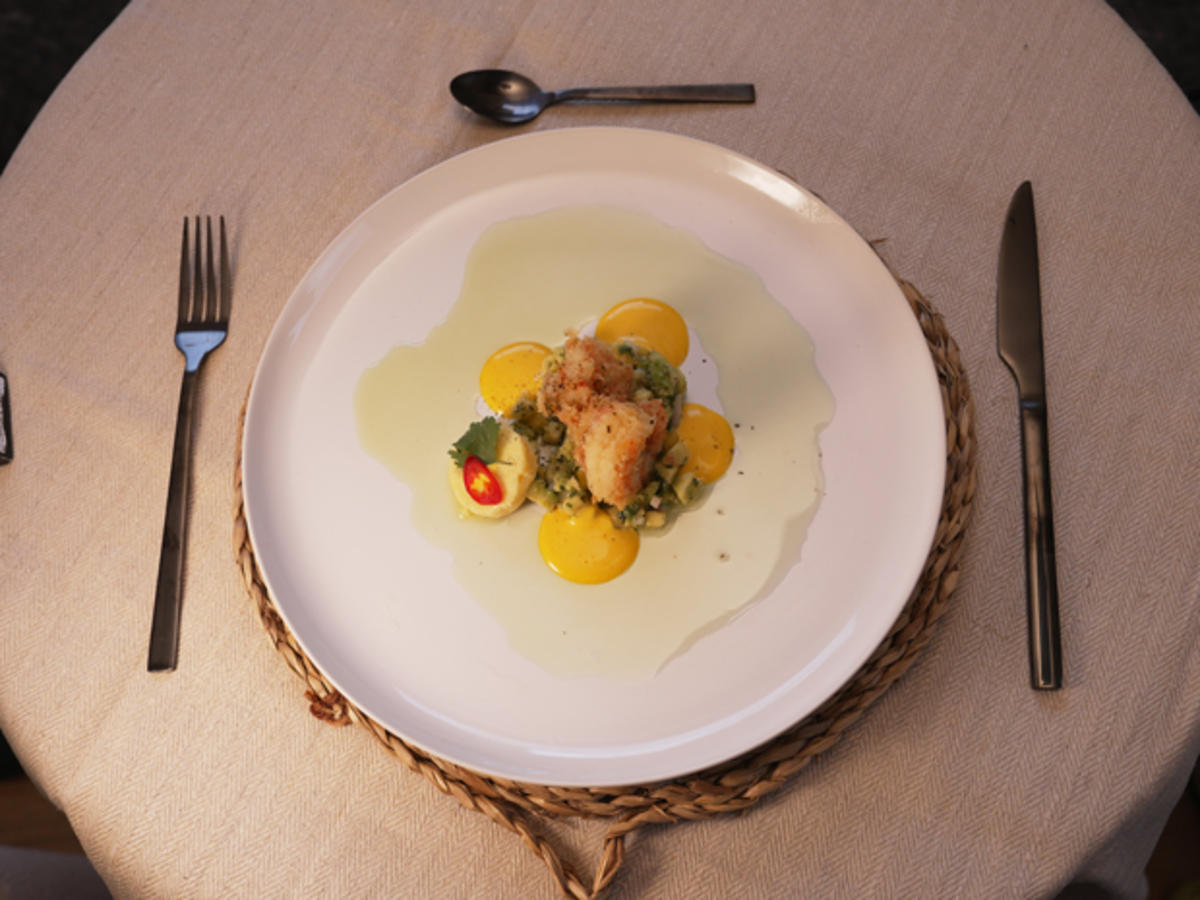 Knusprige Garnele auf Safran-Aioli begleitet von einem Avocado-Tatar & Polenta - Rezept - Bild Nr. 2