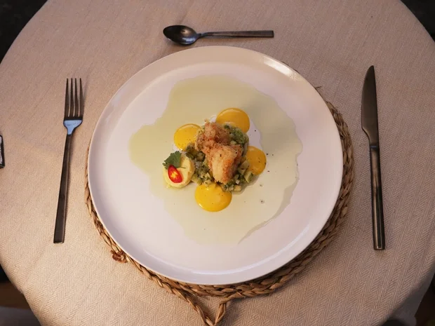 Knusprige Garnele auf Safran-Aioli begleitet von einem Avocado-Tatar & Polenta - Rezept - Bild Nr. 2