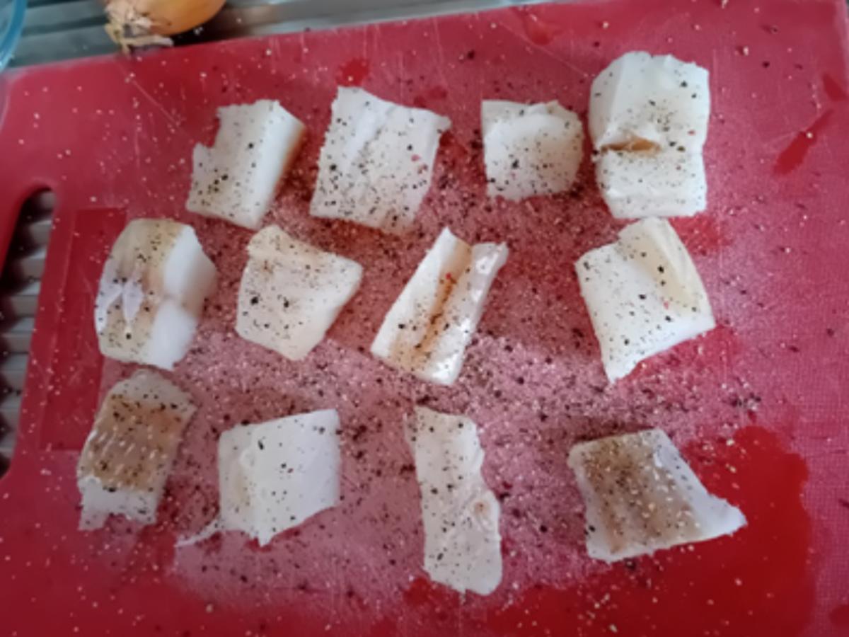 Kabeljaufilet im Bierteig mit Bratkartoffel-Drillingen und Chinakohl-Salat - Rezept - Bild Nr. 5