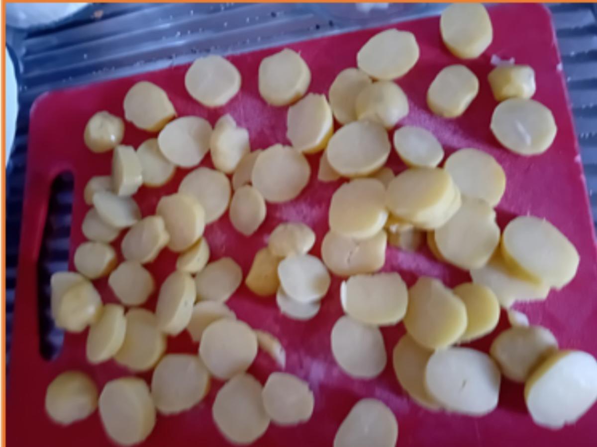 Kabeljaufilet im Bierteig mit Bratkartoffel-Drillingen und Chinakohl-Salat - Rezept - Bild Nr. 13