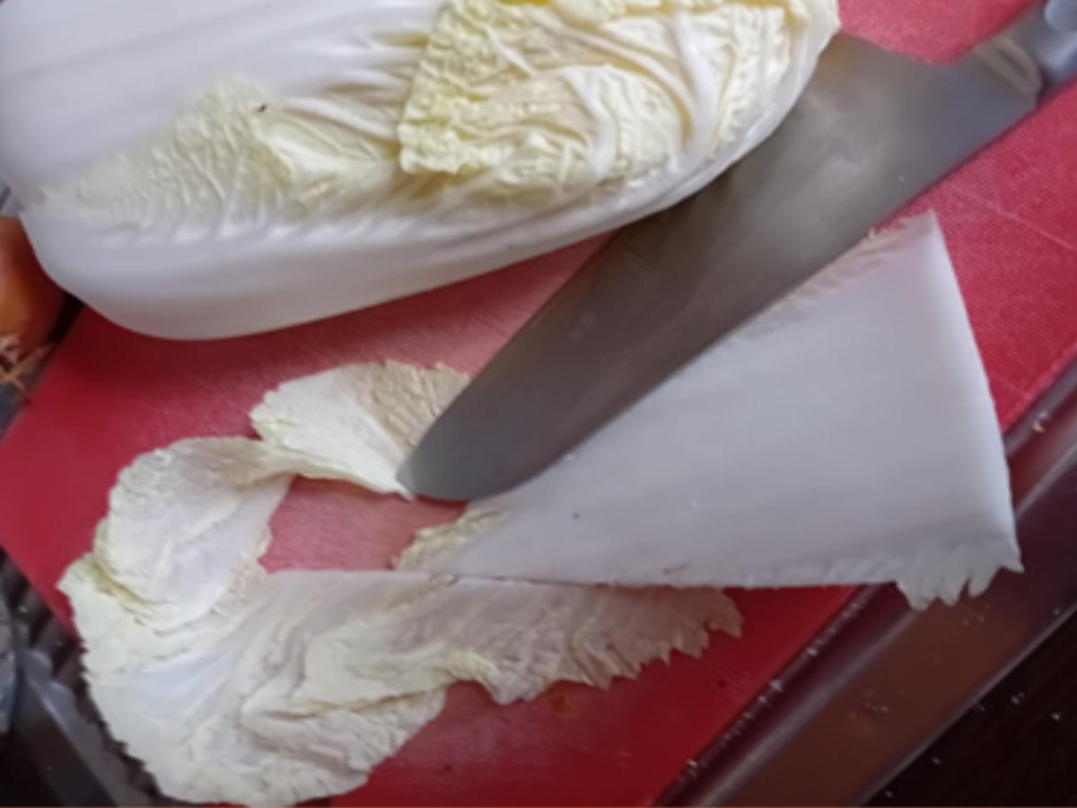 Kabeljaufilet im Bierteig mit Bratkartoffel-Drillingen und Chinakohl-Salat - Rezept - Bild Nr. 19