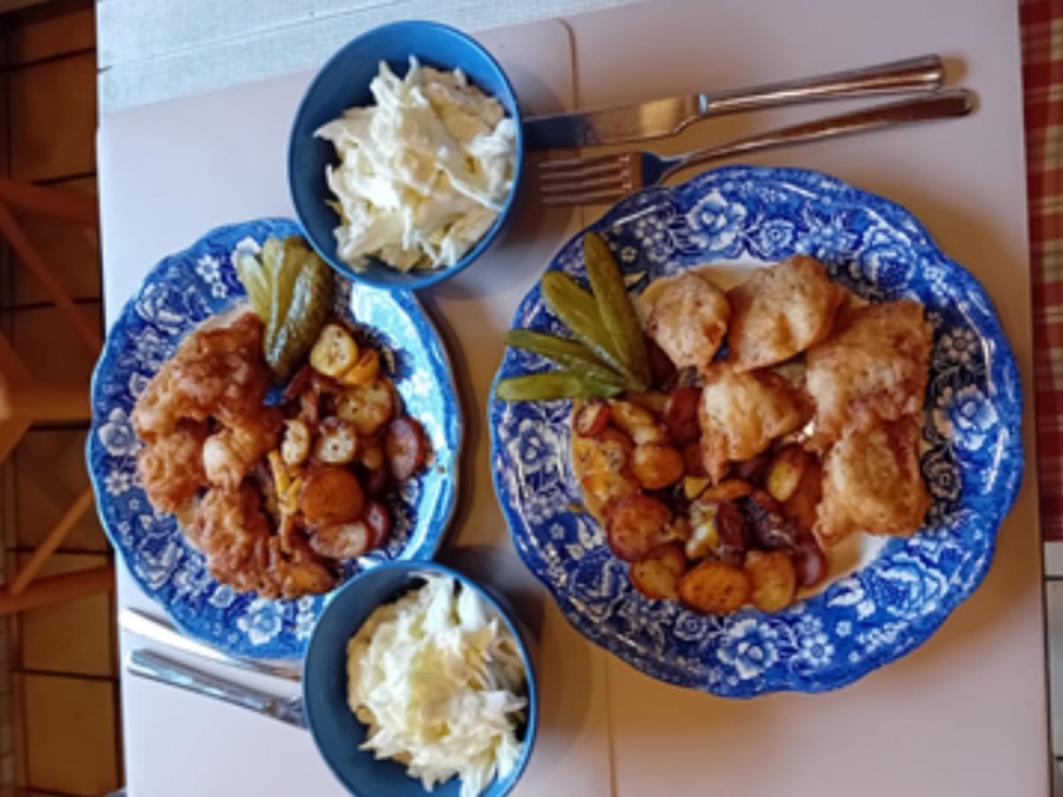 Kabeljaufilet im Bierteig mit Bratkartoffel-Drillingen und Chinakohl-Salat - Rezept - Bild Nr. 23