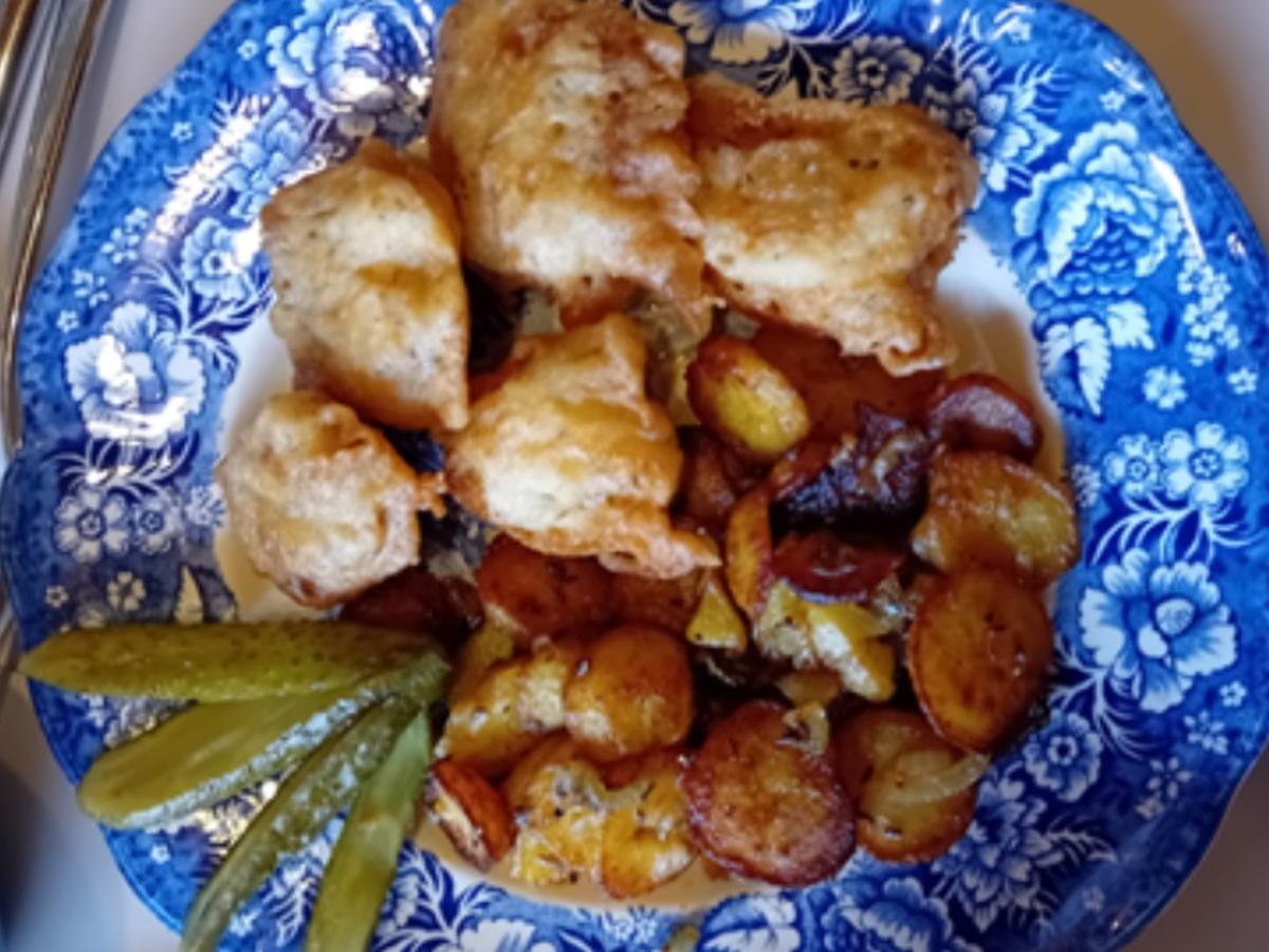 Kabeljaufilet im Bierteig mit Bratkartoffel-Drillingen und Chinakohl-Salat - Rezept - Bild Nr. 25
