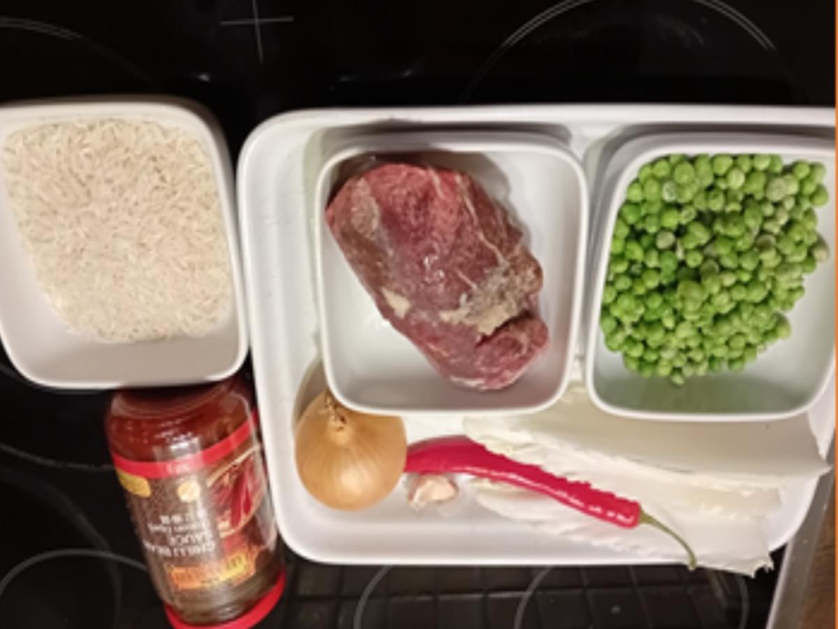 Rindfleisch mit Chinakohl und Erbsen im Wok mit Basmatireis - Rezept - Bild Nr. 3