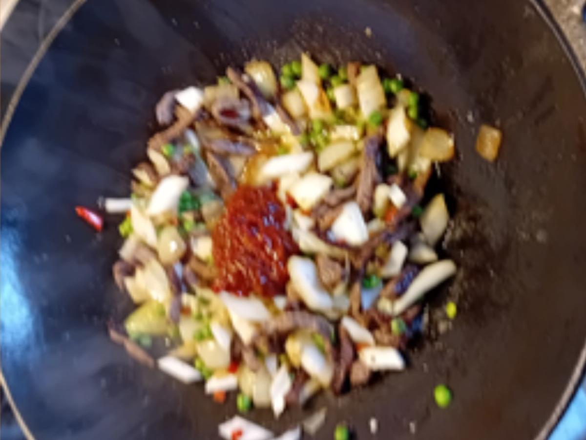 Rindfleisch mit Chinakohl und Erbsen im Wok mit Basmatireis - Rezept - Bild Nr. 9