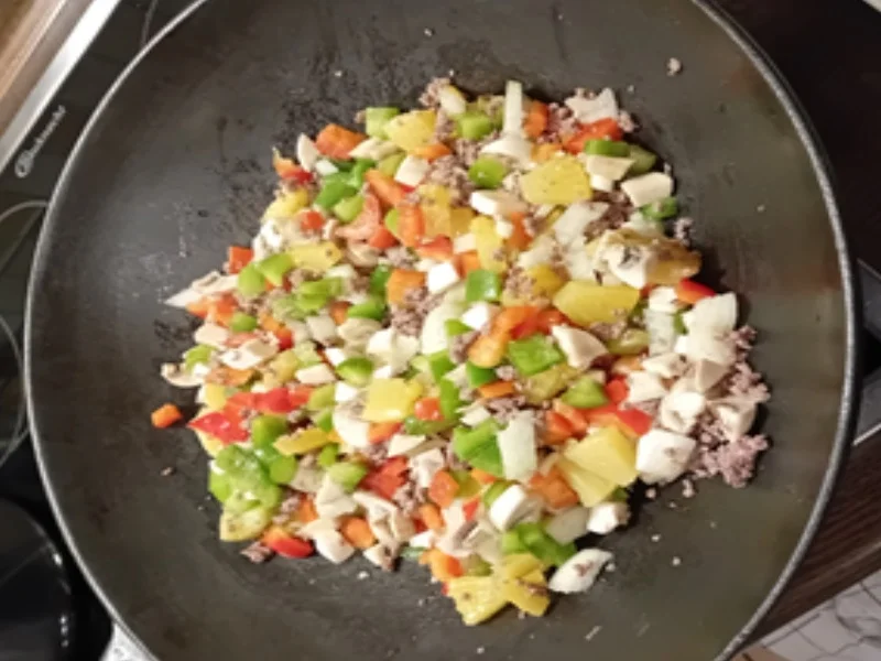 Geschmortes Hackfleisch mit Gemüsemix und Glasnudeln - Rezept - Bild Nr. 17655