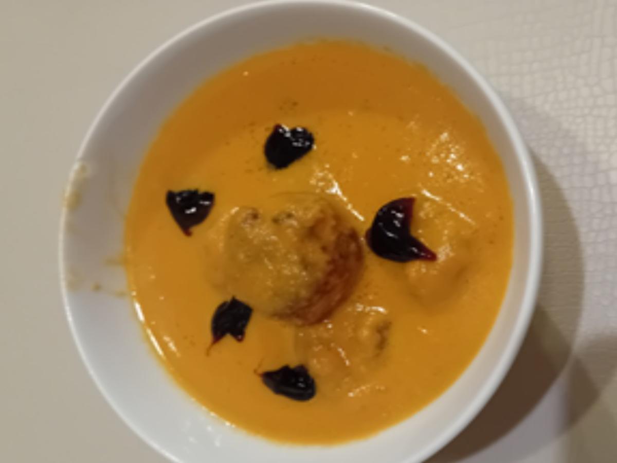 Rezept: Bundmöhren-Creme-Suppe mit asiatischer Note und Mettbällchen-Einlage Bild Nr. 2 Bundmöhren-Creme-Suppe mit asiatischer Note und Mettbällchen-Einlage - Rezept - Bild Nr. 2