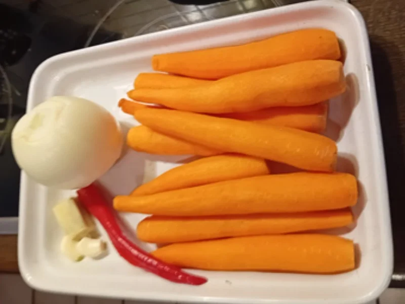 Bundmöhren-Creme-Suppe mit asiatischer Note und Mettbällchen-Einlage - Rezept - Bild Nr. 4