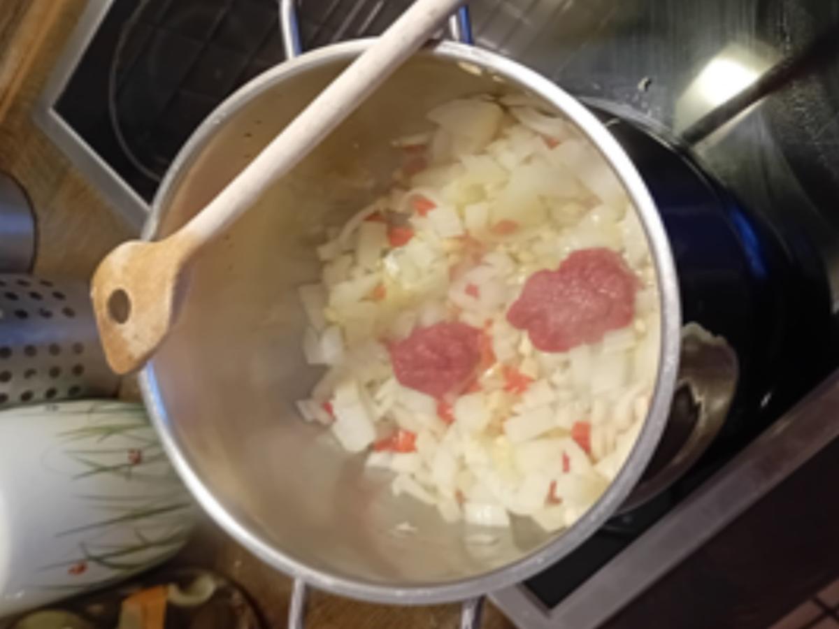 Rezept: Bundmöhren-Creme-Suppe mit asiatischer Note und Mettbällchen-Einlage Bild Nr. 7 Bundmöhren-Creme-Suppe mit asiatischer Note und Mettbällchen-Einlage - Rezept - Bild Nr. 7