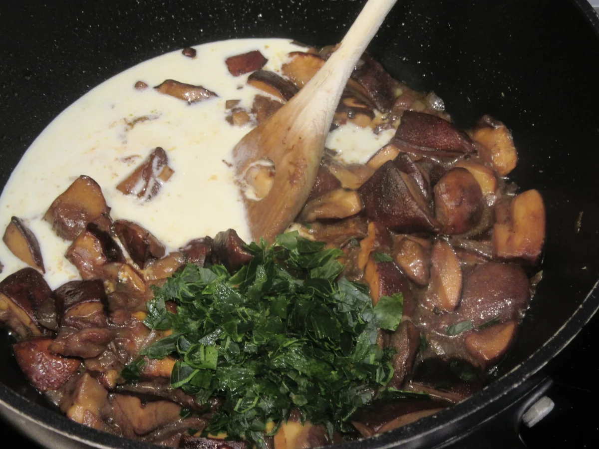 Rezept: Auflauf: Kartoffelpufferauflauf mit Waldpilzen Bild Nr. 5 Auflauf: Kartoffelpufferauflauf mit Waldpilzen - Rezept - Bild Nr. 5