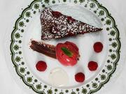 Schokoladenkuchen mit Himbeeren, Himbeer Nice Cream und Limettengelee - Rezept - Bild Nr. 17677