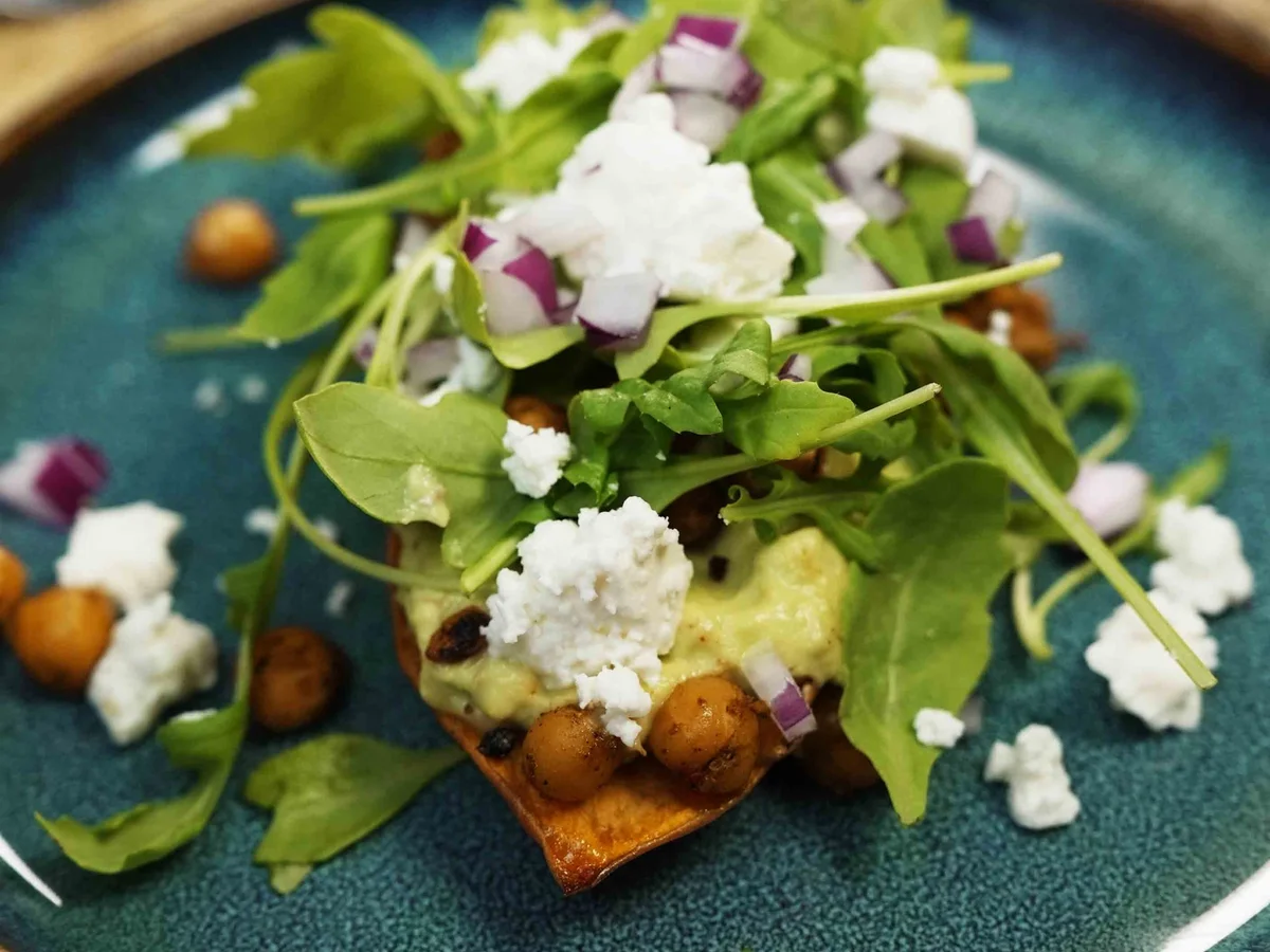 Süßkartoffel mit Avocadocreme und Kichererbsen - Rezept - Bild Nr. 17677